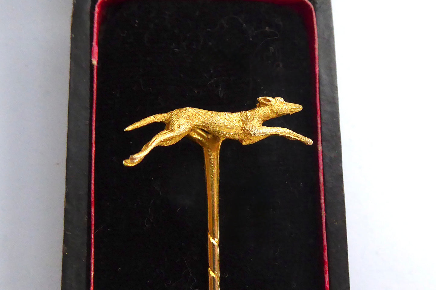 18ct. Running Dog Stick Pin