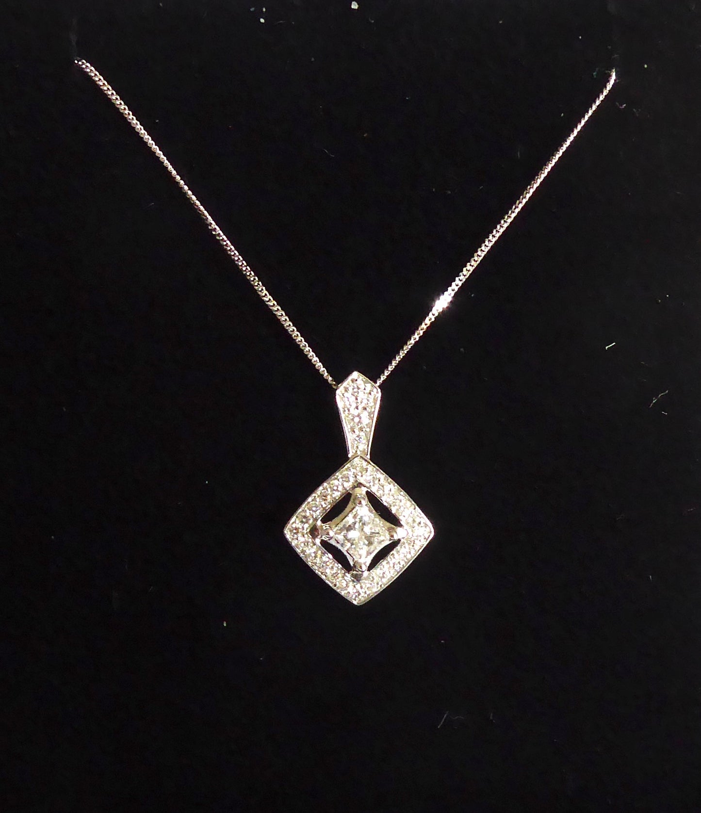 18ct. Diamond Pendant