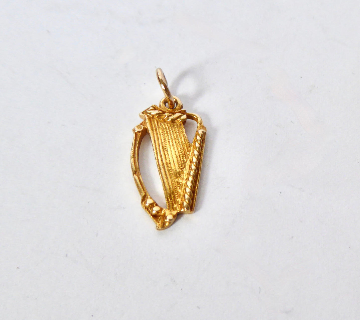 9ct. Irish Harp Pendant