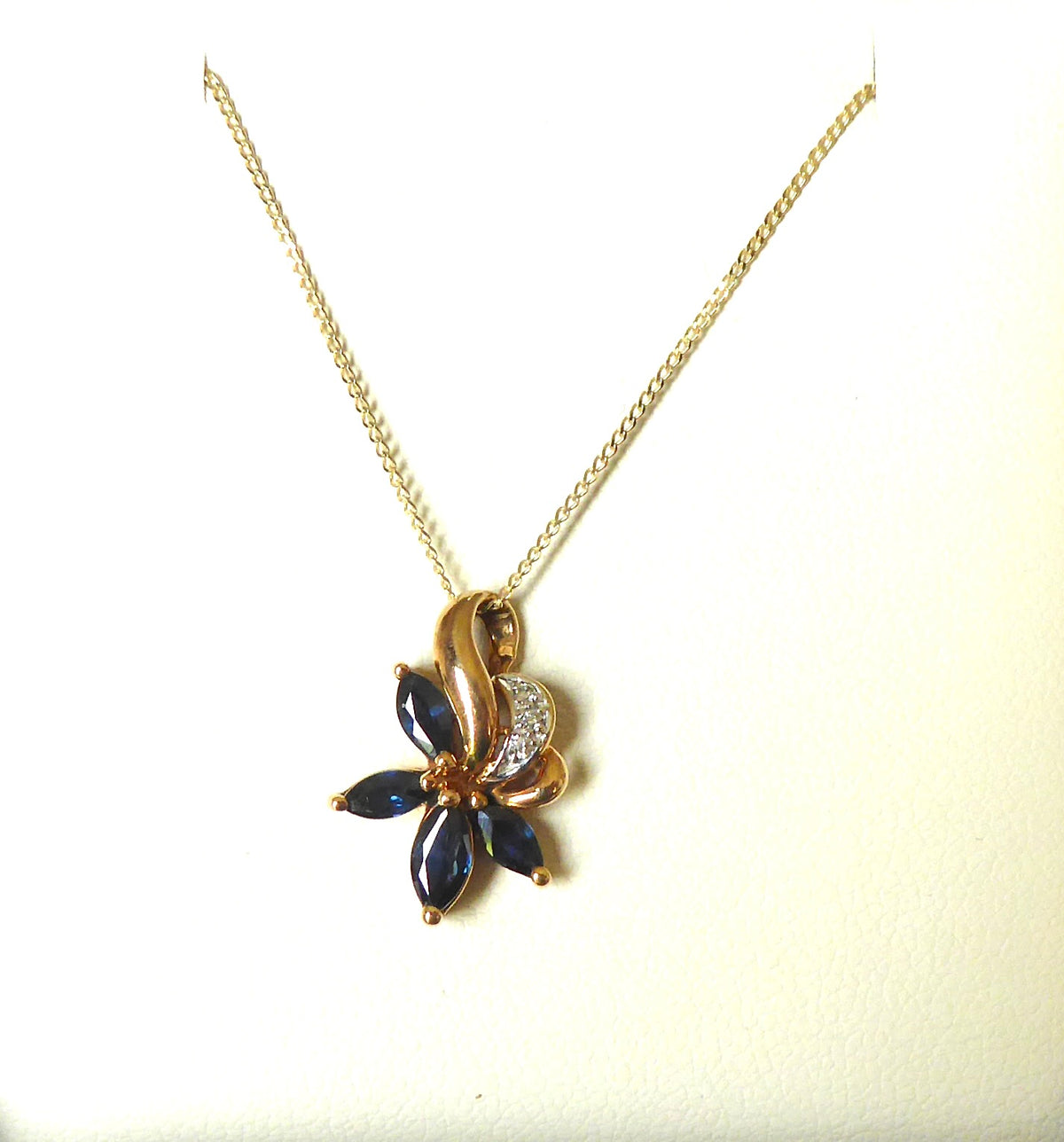 Sapphire Flower Pendant