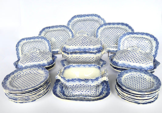 CHILDS ANTIQUE DINNER SERVICE