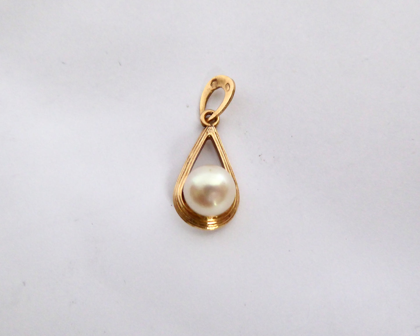 18ct. Pearl Pendant