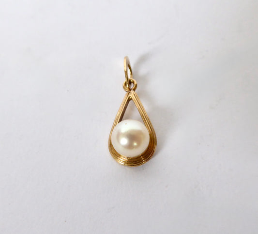 18ct. Gold Pearl Pendant