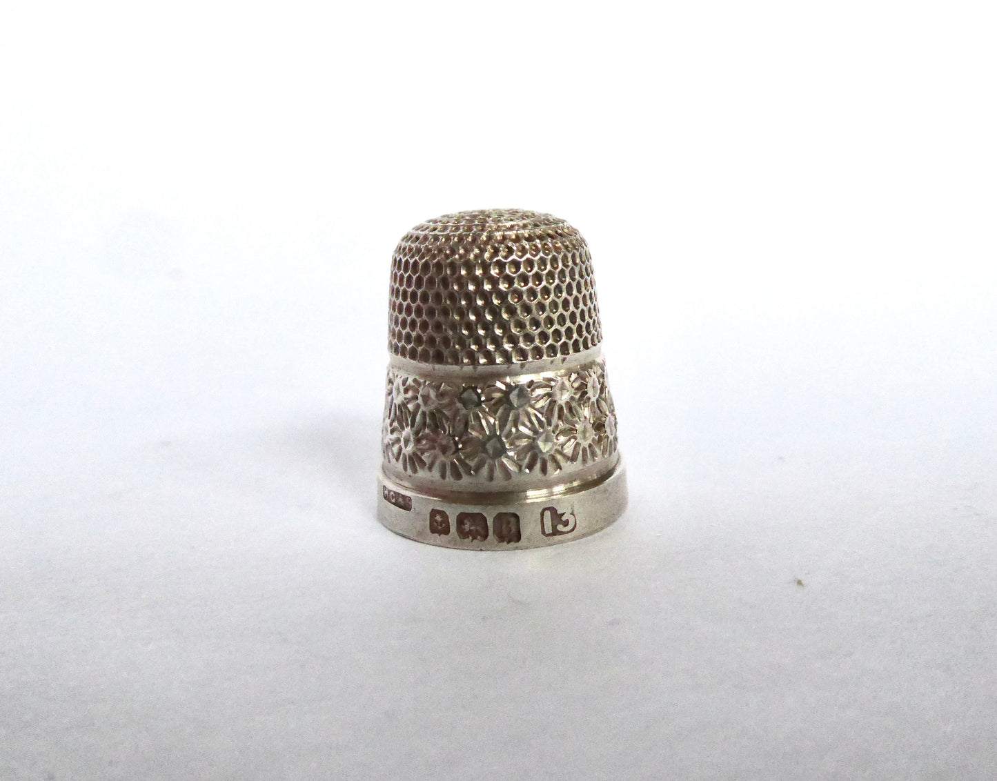 Silver Thimble - Daisy Design 1925