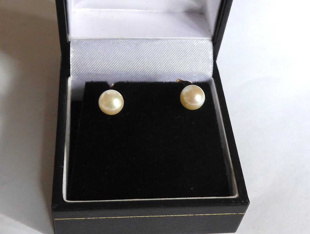 18ct. Pearl Earrings