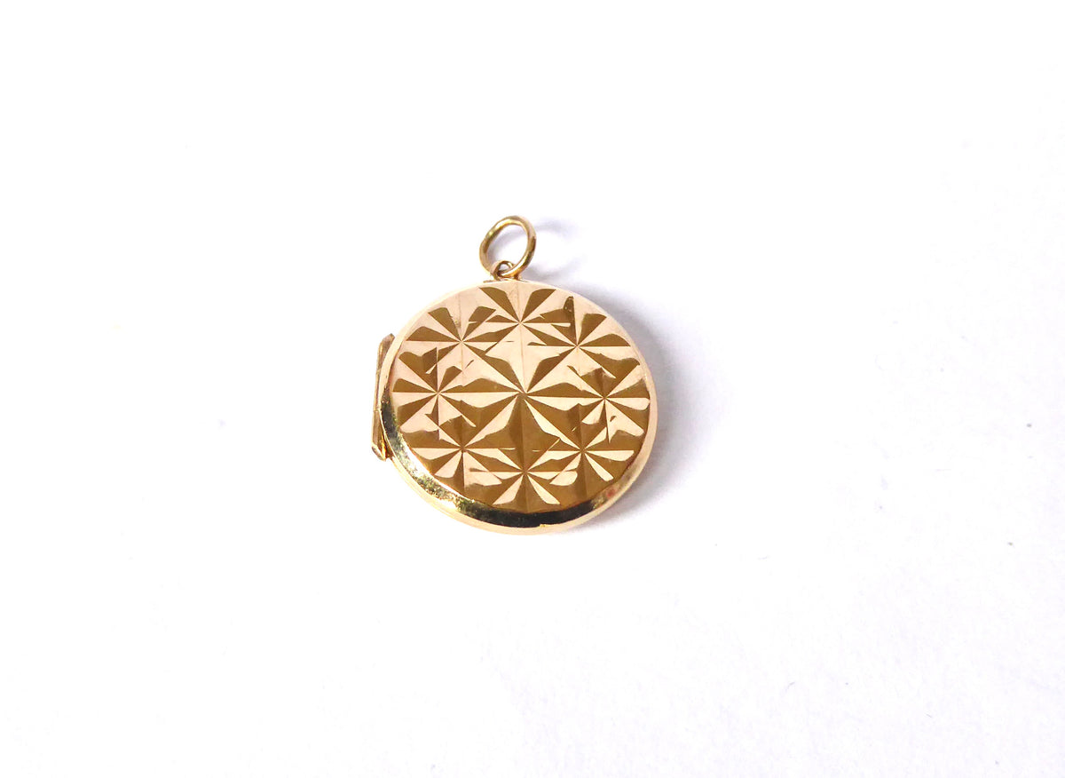 9ct. Star Design Locket